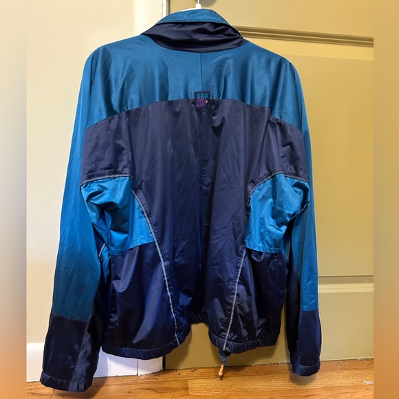 IN Sport GORE-TEX Reflective Mesh-lined windbreaker - Picture 3 of 8